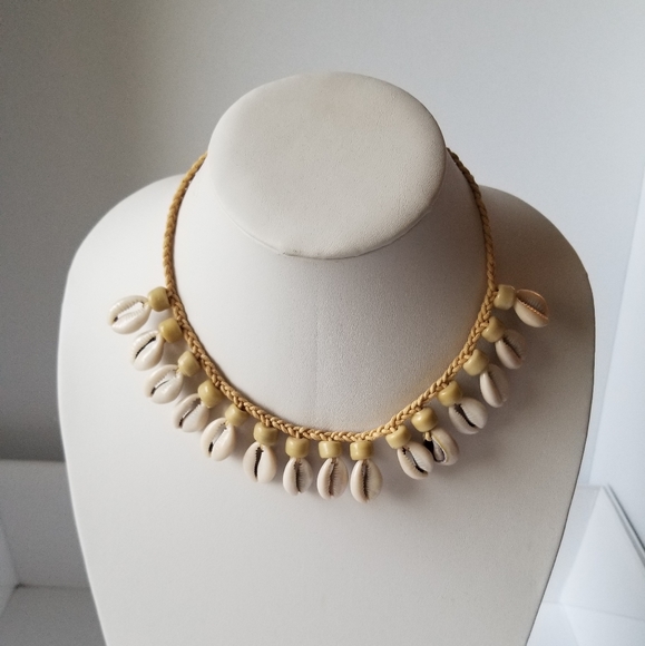 Cowrie shell necklace - Picture 3 of 7